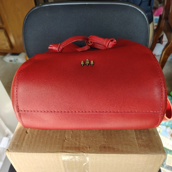 Portland Leather Chili Red Nest Bucket Crossbody Bag - Picture 6 of 6